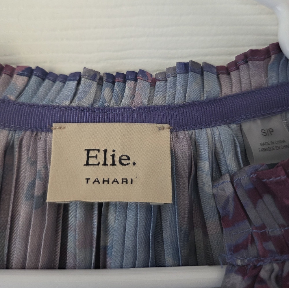 Elie Tahari Floral Blouse Size S Long Sleeve V Neck Purple and Blue Pleated - Picture 6 of 7